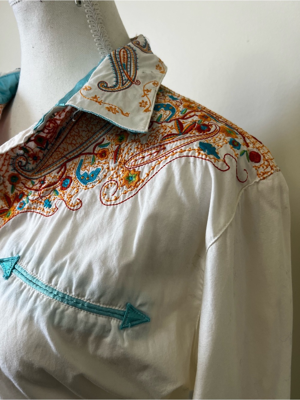 Western-Style Button-Up Blouse - Picture 4 of 13